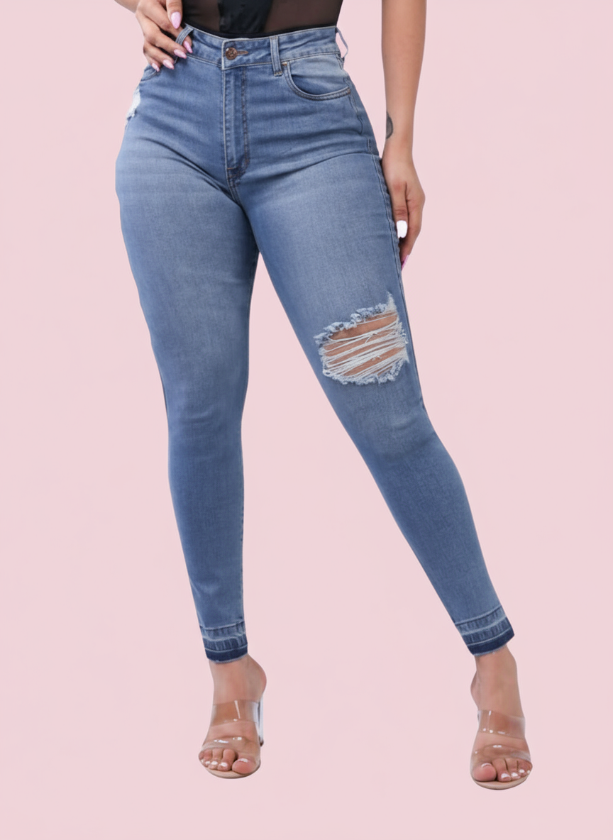 Bota Skinny Destroyed Jean 13680-02 - Clean with #f6c8cf Pink Background